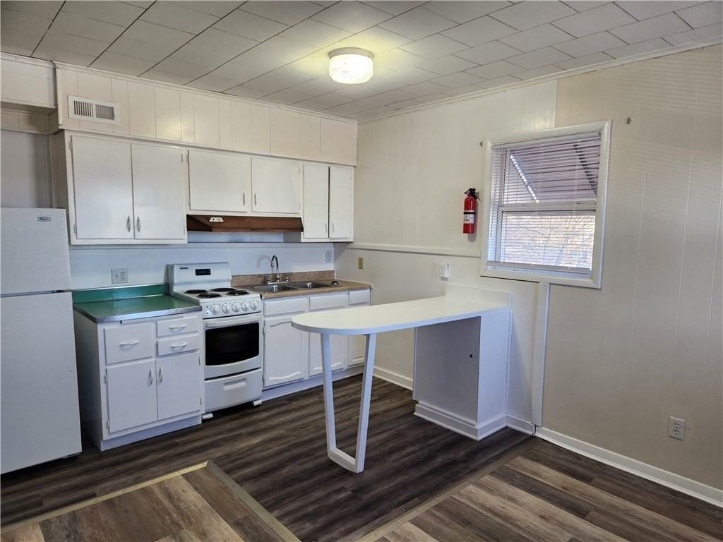 120 E 1st Ave #201 - Photo 2 of 5