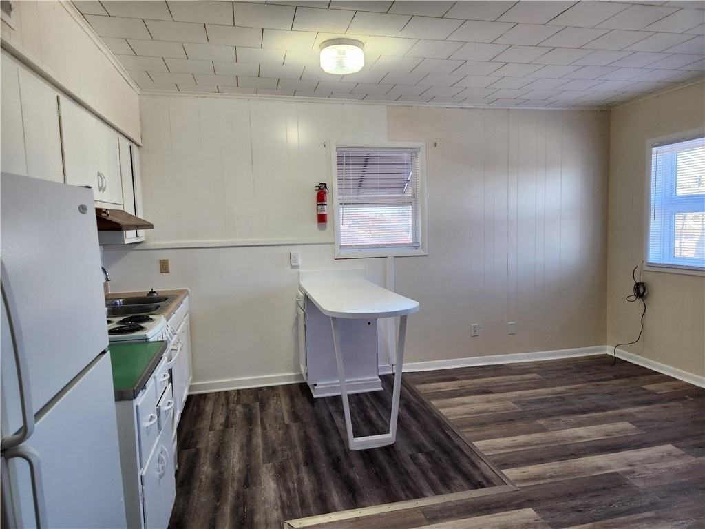 120 E 1st Ave #201 - Photo 3 of 5