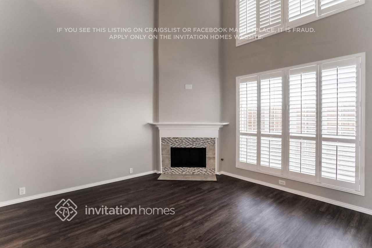 1616 Lansdale Dr - Photo 3 of 15