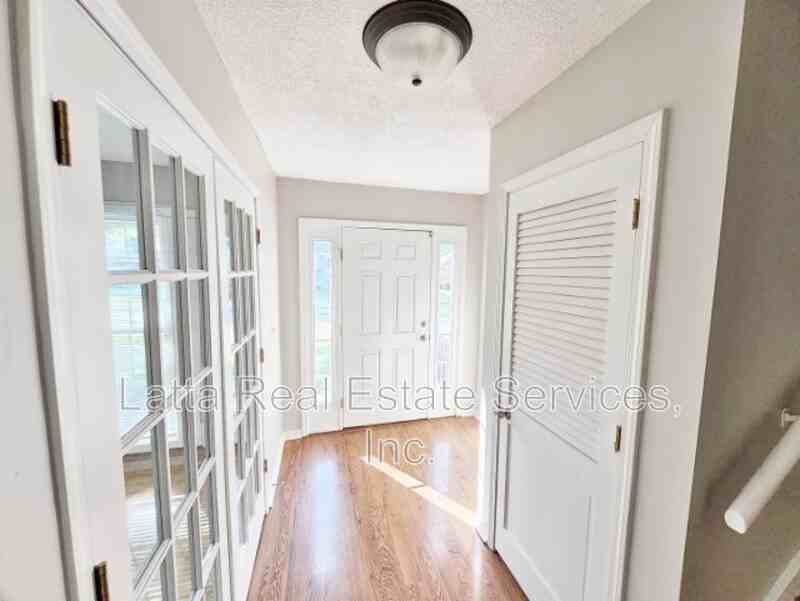 1100 Sw 16th St - Photo 4 of 16