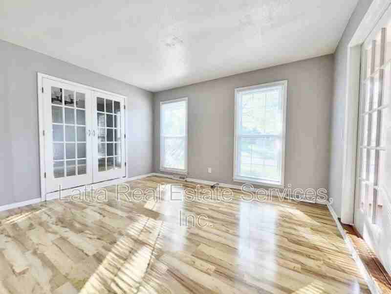 1100 Sw 16th St - Photo 5 of 16