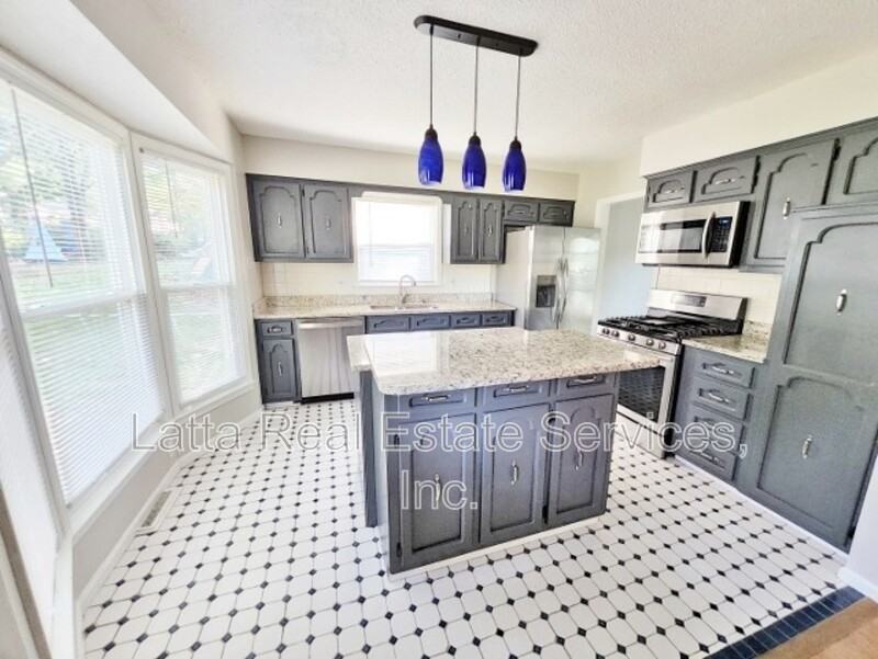 1100 Sw 16th St - Photo 7 of 16