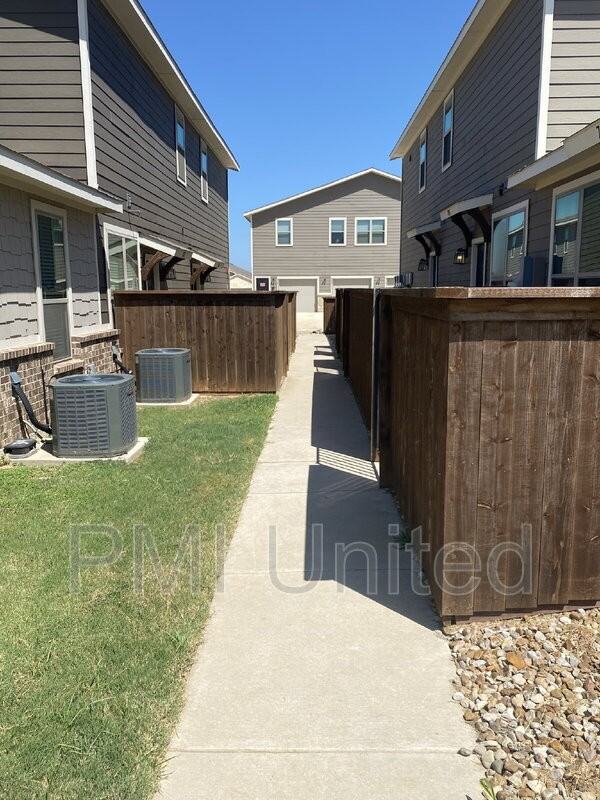 655 Harvest Moon Dr - Photo 2 of 26
