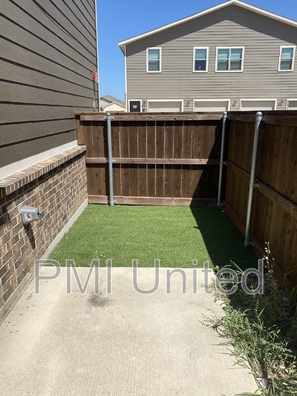 655 Harvest Moon Dr - Photo 4 of 26