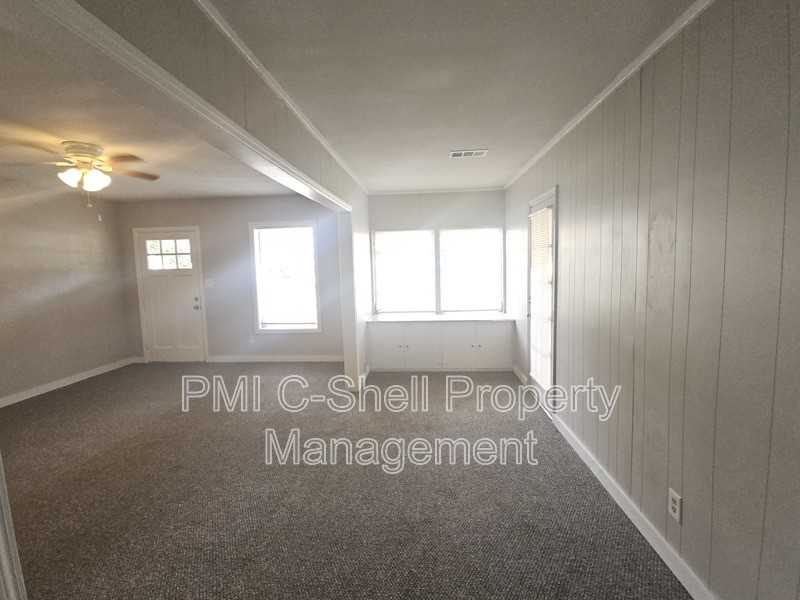 217 Willow St - Photo 5 of 17