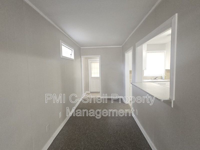 217 Willow St - Photo 6 of 17