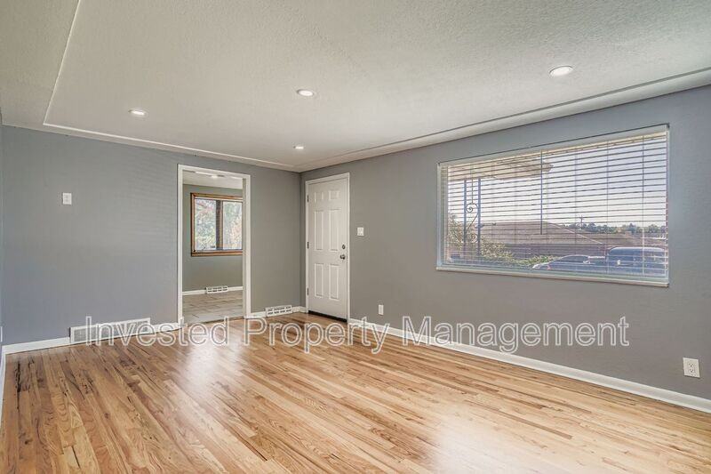5457 E Asbury Ave - Photo 5 of 11