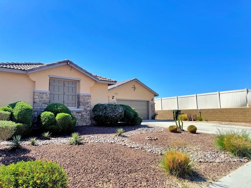 11693 Mountain Hawk Ln - Photo 2 of 24