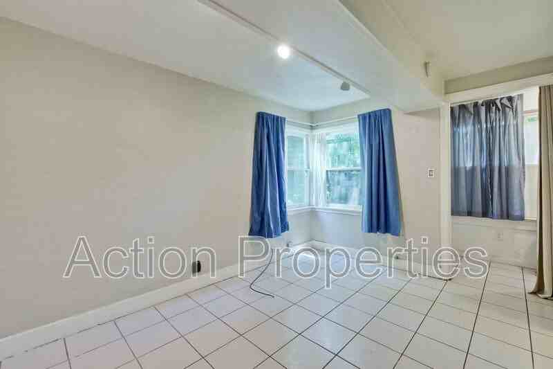 1006 Ramona St - Photo 2 of 11