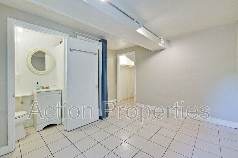 1006 Ramona St - Photo 3 of 11