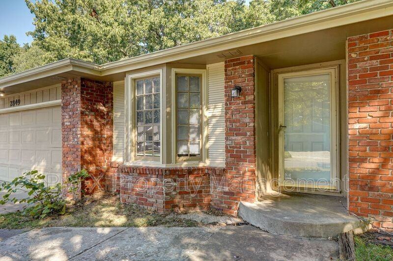 2849 East Eastwood Street - Photo 3 of 23