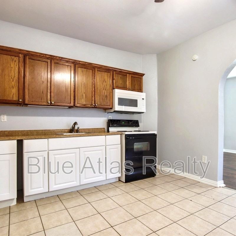 2937 S Adams St - Photo 4 of 24