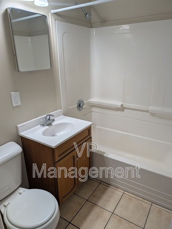 3221 Boies Ave - Photo 3 of 14