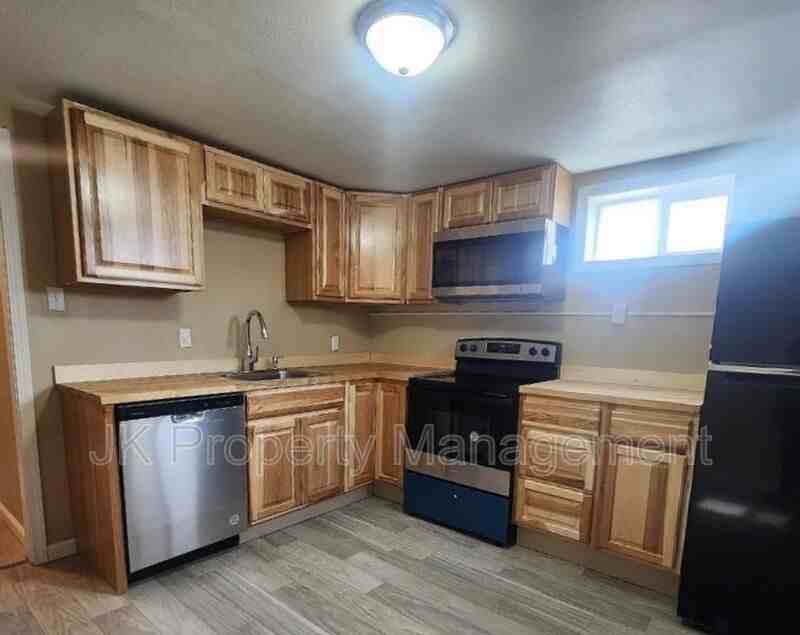 530 21st Ave Ne - Photo 7 of 14