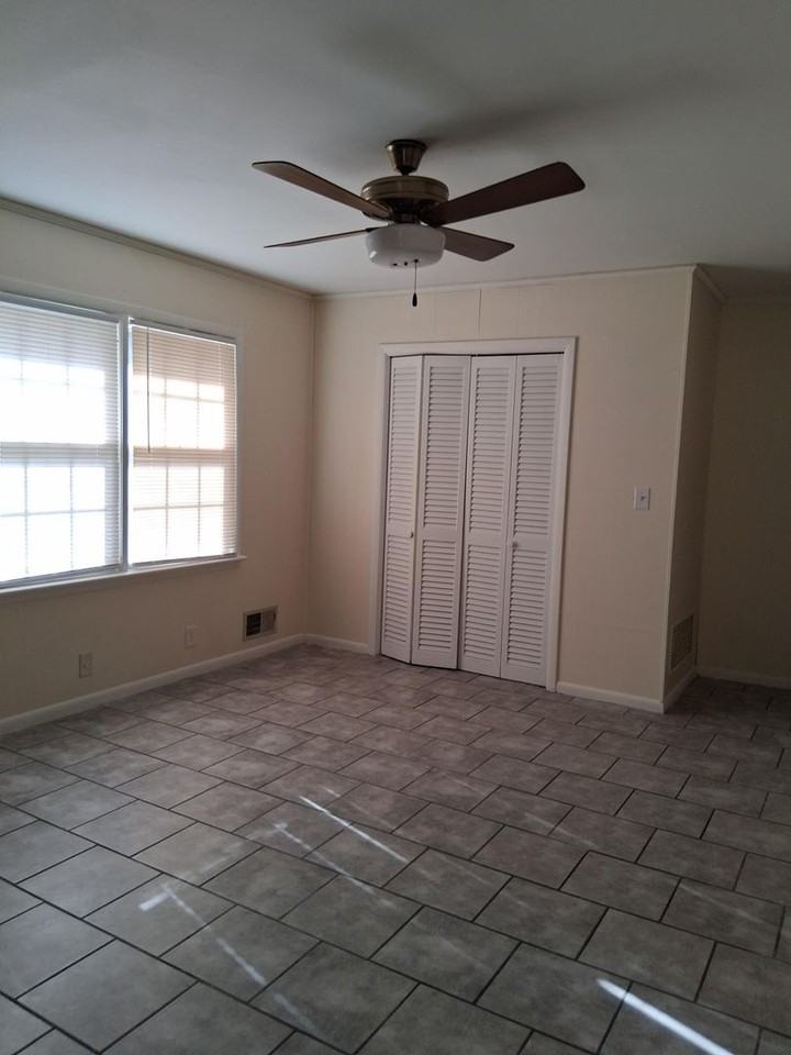 817 Springlake Cir Ne - Photo 3 of 10