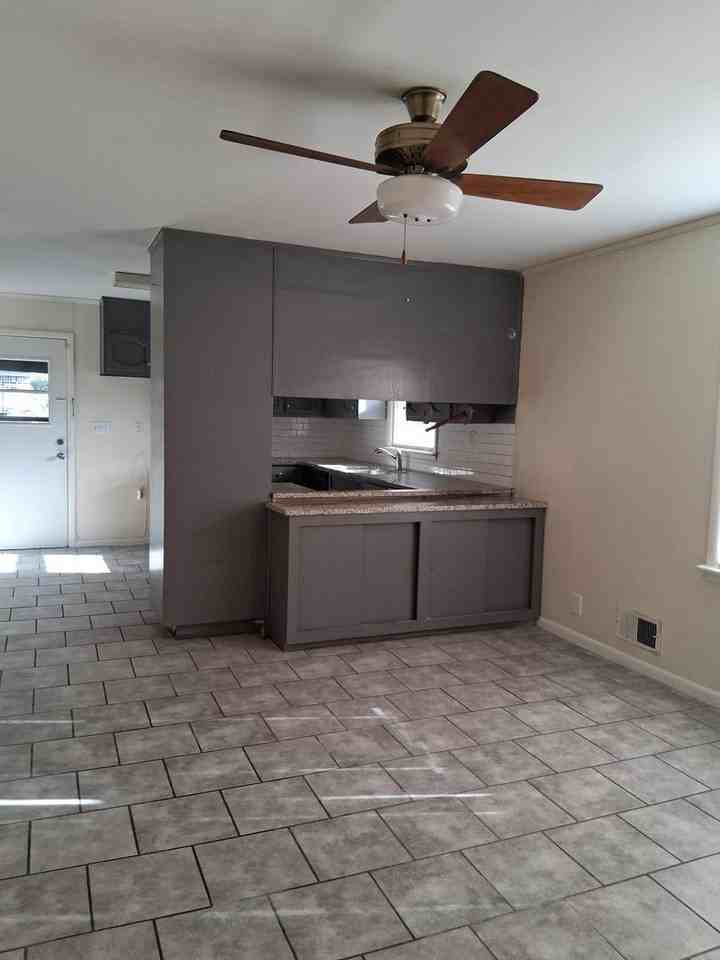 817 Springlake Cir Ne - Photo 4 of 10