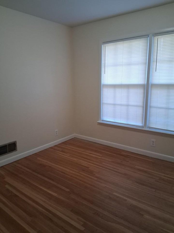 817 Springlake Cir Ne - Photo 7 of 10