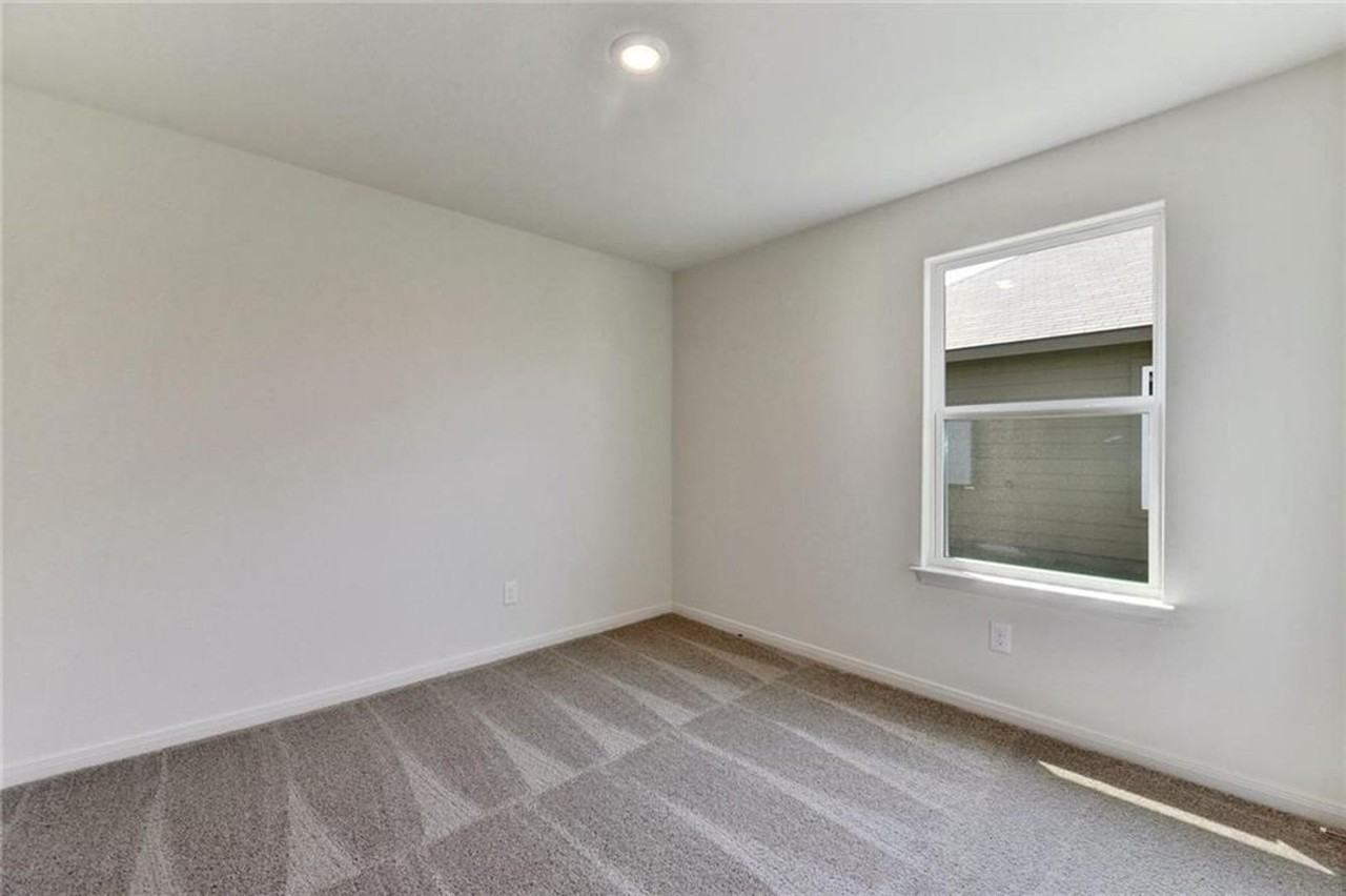 100 Dupont Pass - Photo 4 of 12