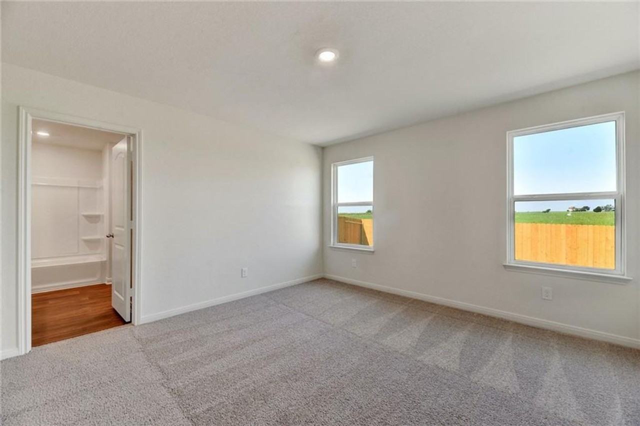 100 Dupont Pass - Photo 6 of 12