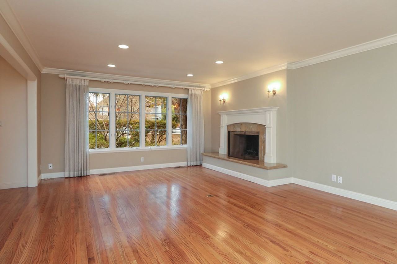 2121 Bellview Dr - Photo 2 of 25