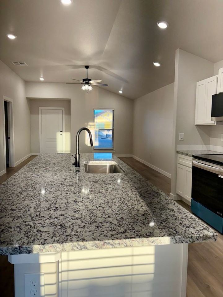 2158 Kokomo Ave - Photo 2 of 11