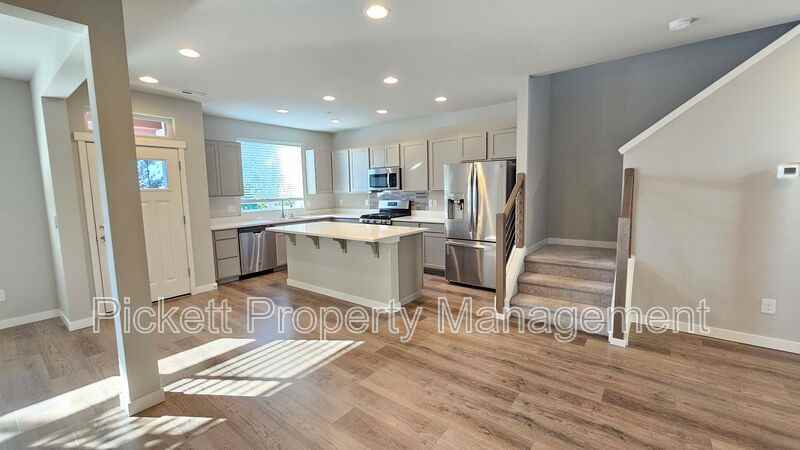 1032 Magnuson Way - Photo 7 of 31