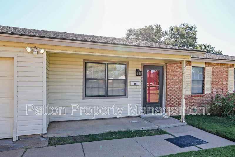 5207 S Travis St - Photo 3 of 23