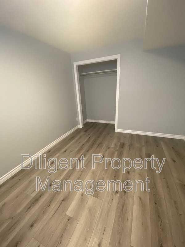 260 Lansdowne St W #6 - Photo 3 of 10