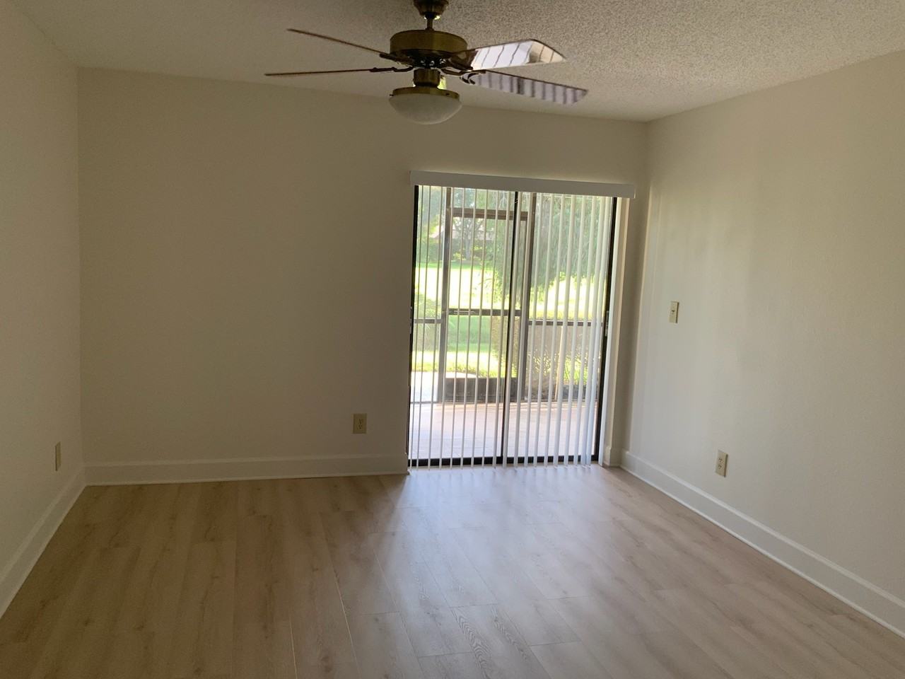 150 Dale Pl - Photo 7 of 26