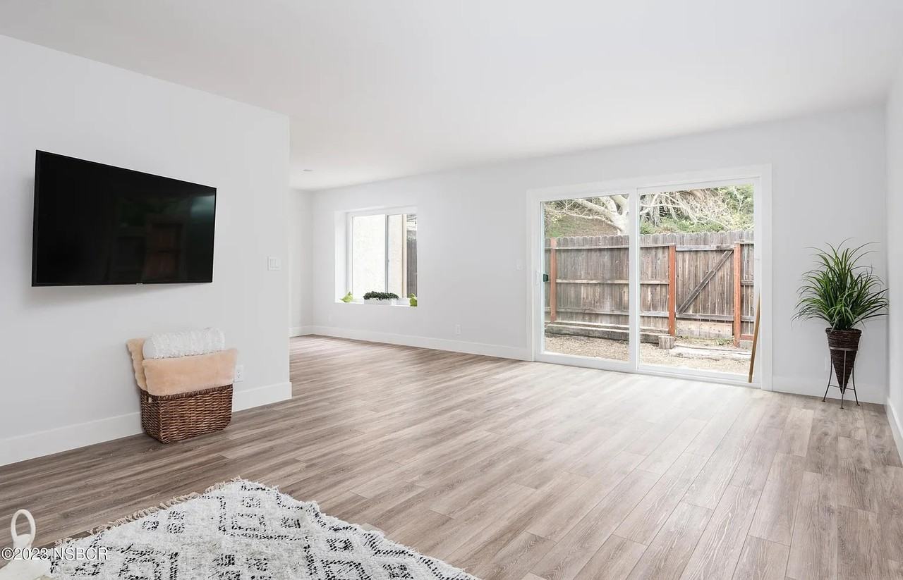 660 Floral Dr - Photo 3 of 11