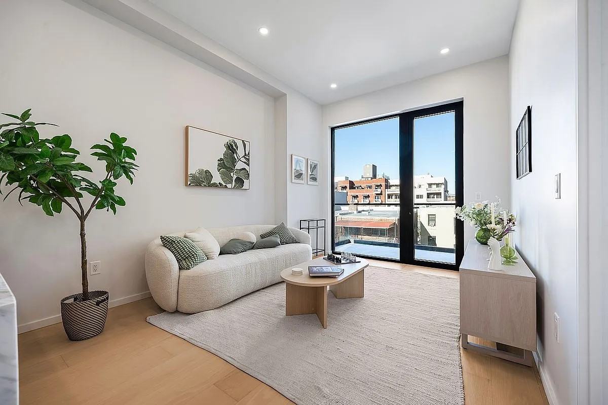 3116 21St St - Photo 2 of 11