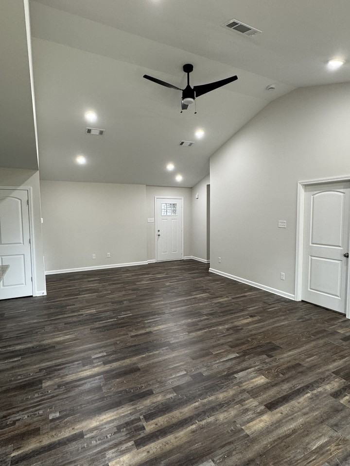 20 Edward Dr - Photo 2 of 26