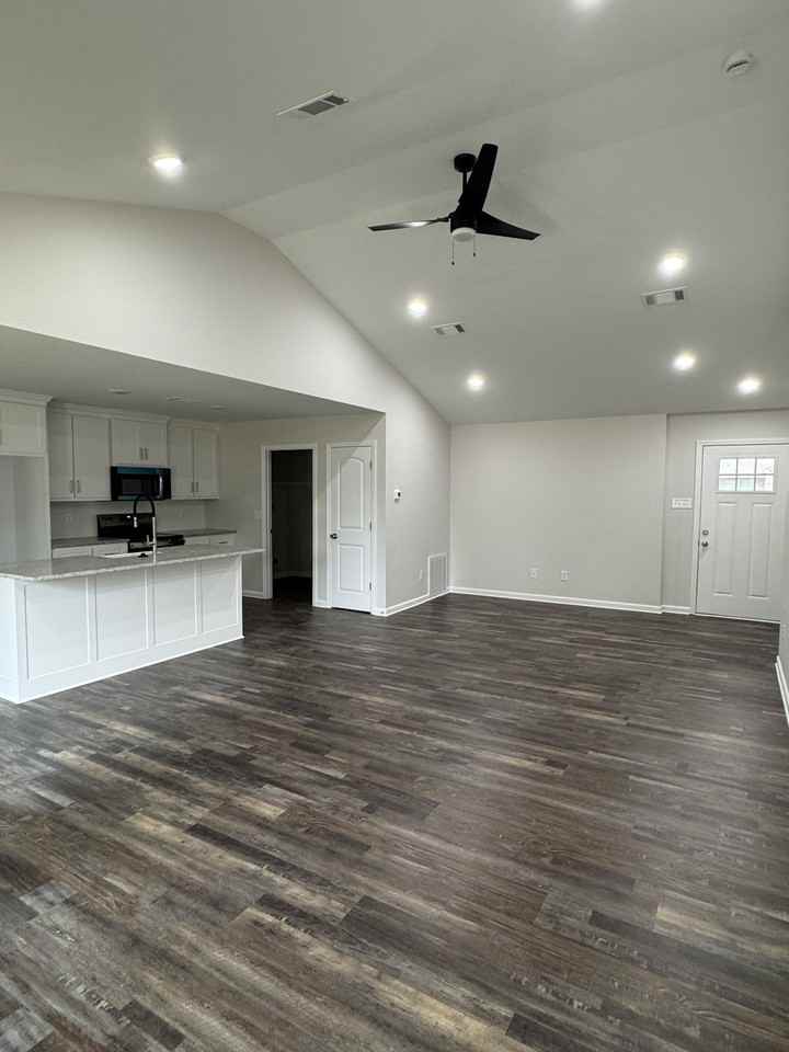 20 Edward Dr - Photo 3 of 26