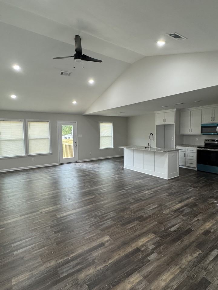 20 Edward Dr - Photo 5 of 26