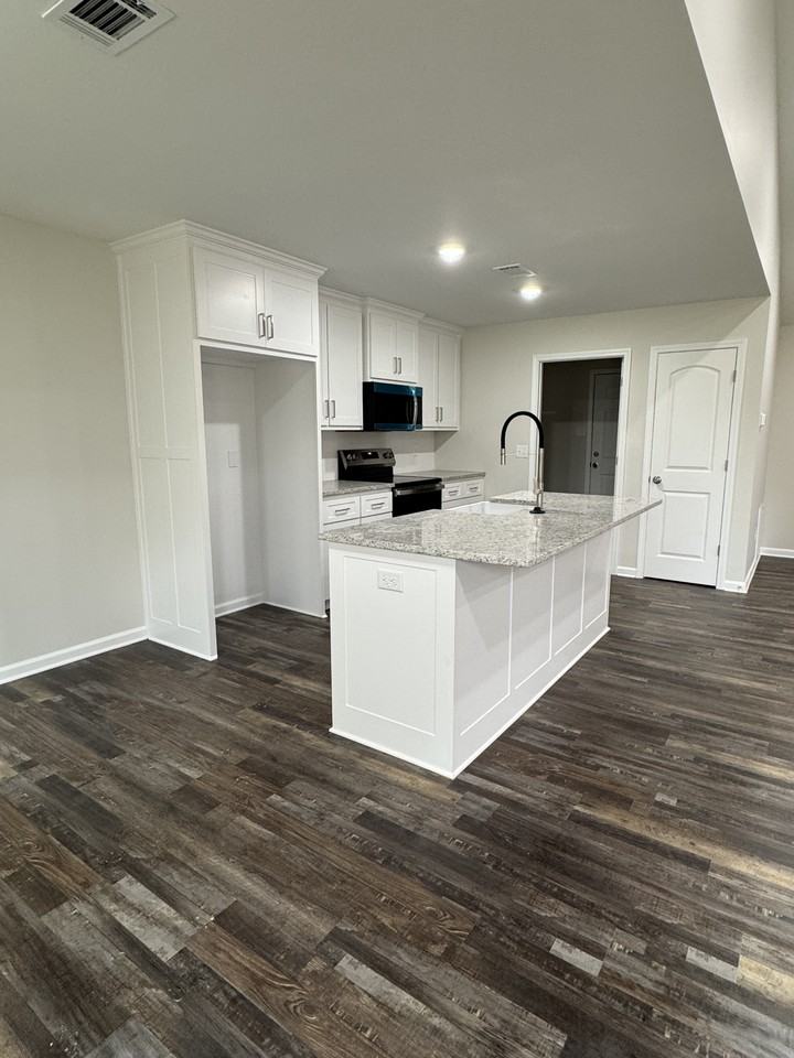 20 Edward Dr - Photo 6 of 26