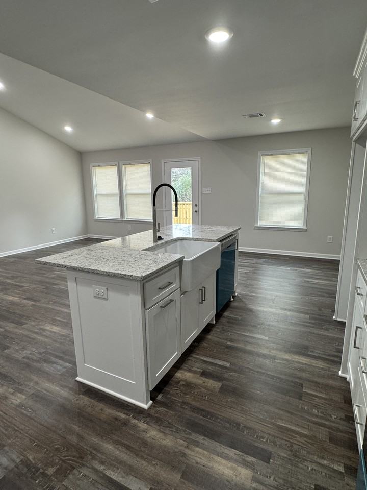 20 Edward Dr - Photo 7 of 26