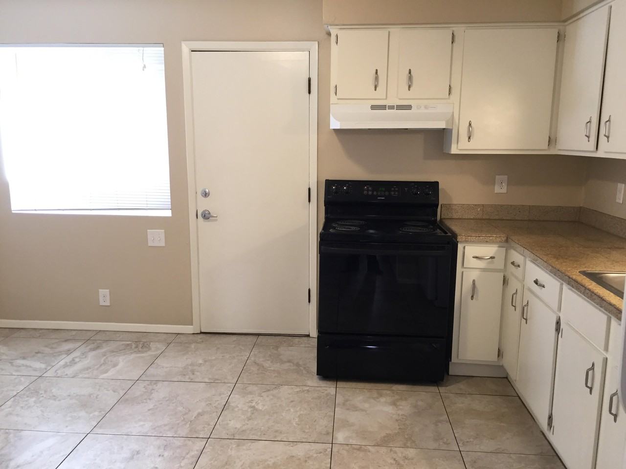 1041 Utah St Ne - Photo 4 of 20