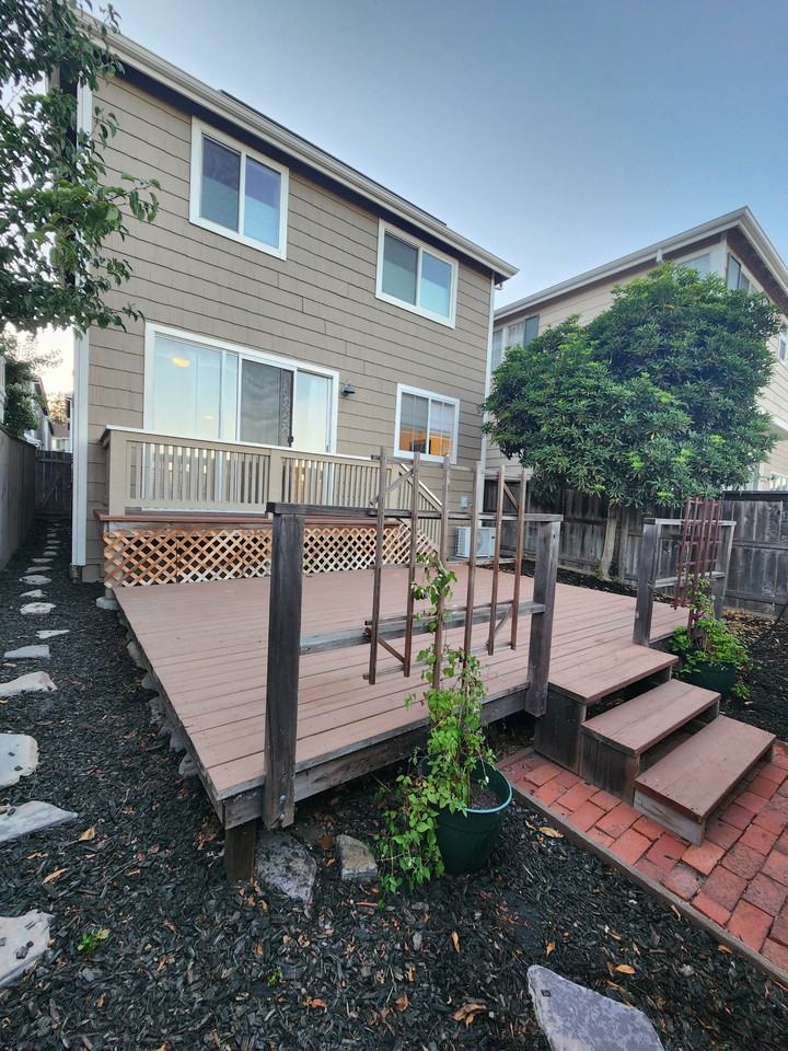 2064 Easton Dr #NA - Photo 2 of 15