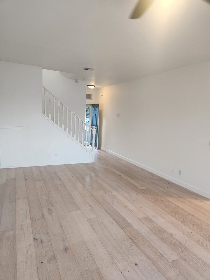 2064 Easton Dr #NA - Photo 3 of 15