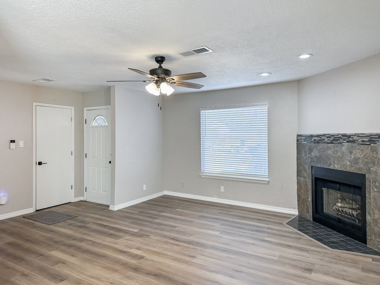 1106 Arias Ave Nw #NA - Photo 3 of 16