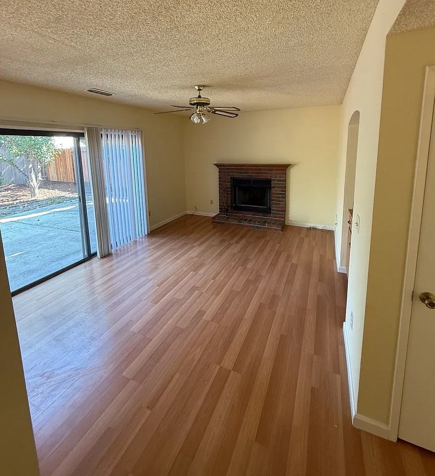 808 Danrose Dr - Photo 3 of 17
