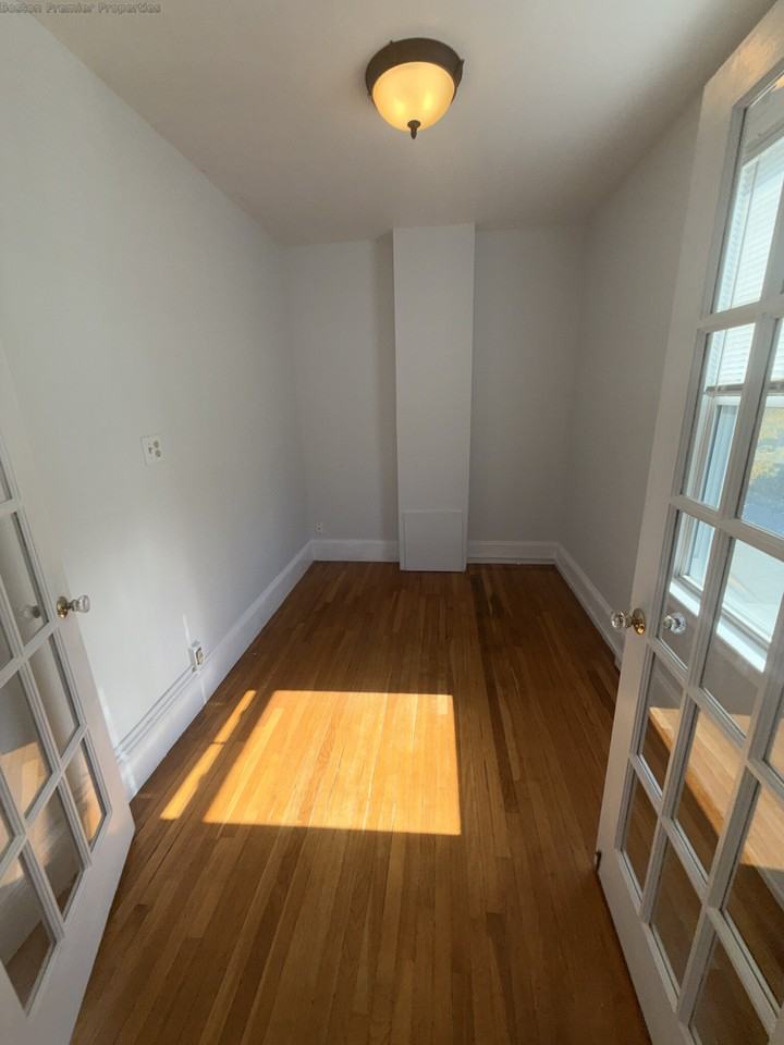 Hollis Ave #1 - Photo 5 of 17