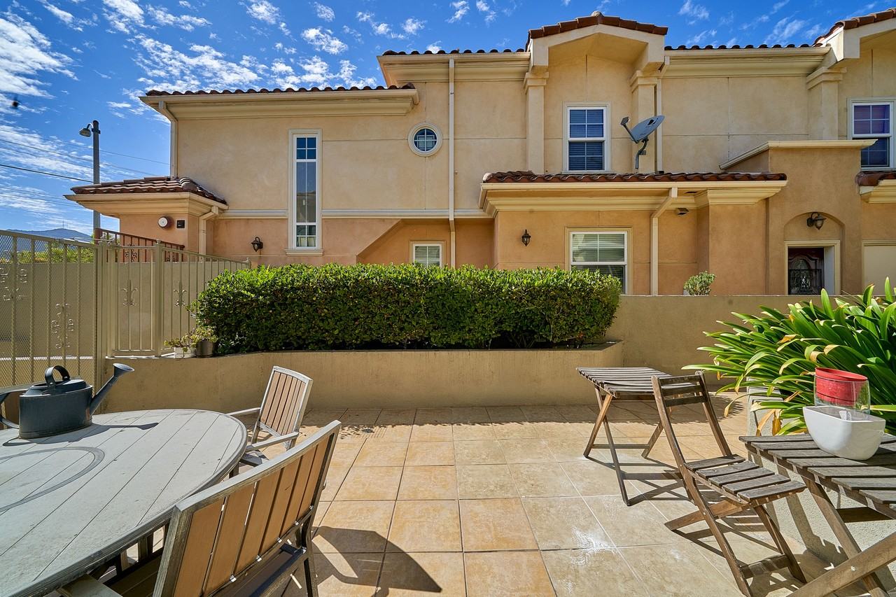 2745 Montrose Ave #103 - Photo 2 of 30