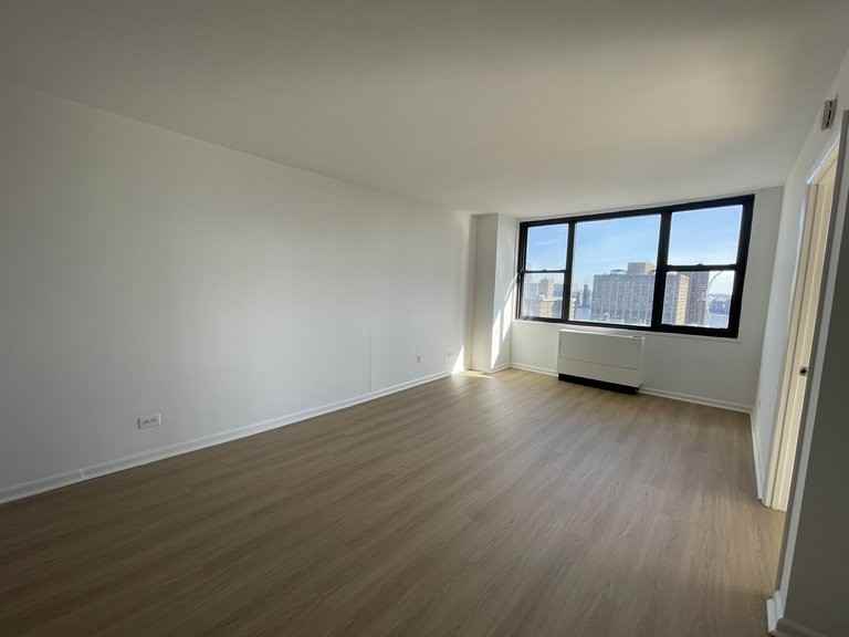 E 27th St #17 - Photo 3 of 7