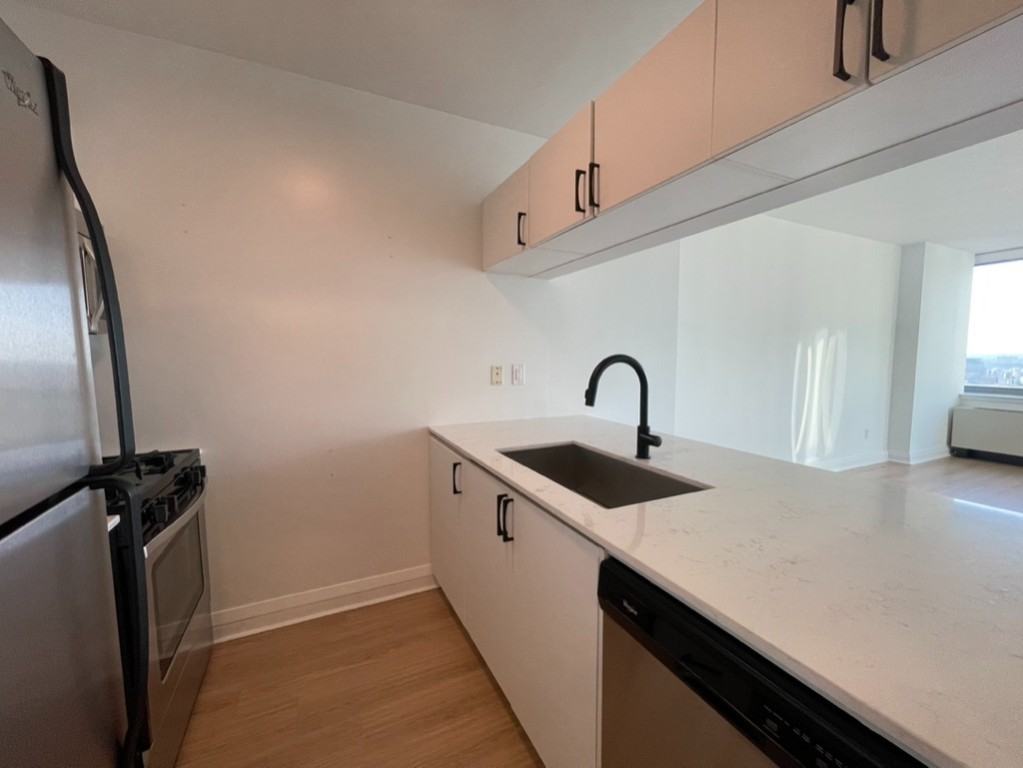 W 30th St #1402 - Photo 4 of 8