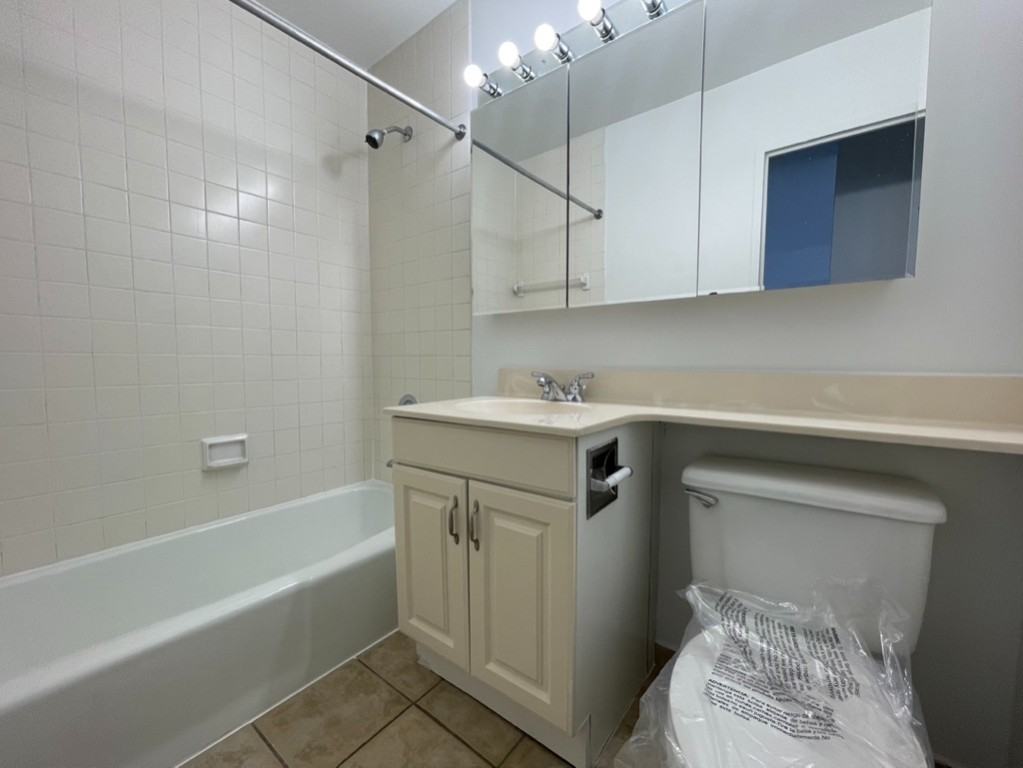 E 27th St #14 - Photo 5 of 6