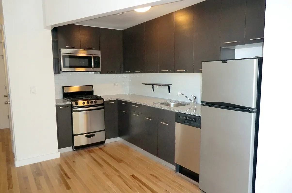 W 25th St #7D - Photo 2 of 2