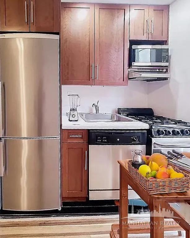 E 51st St #5F - Photo 2 of 4