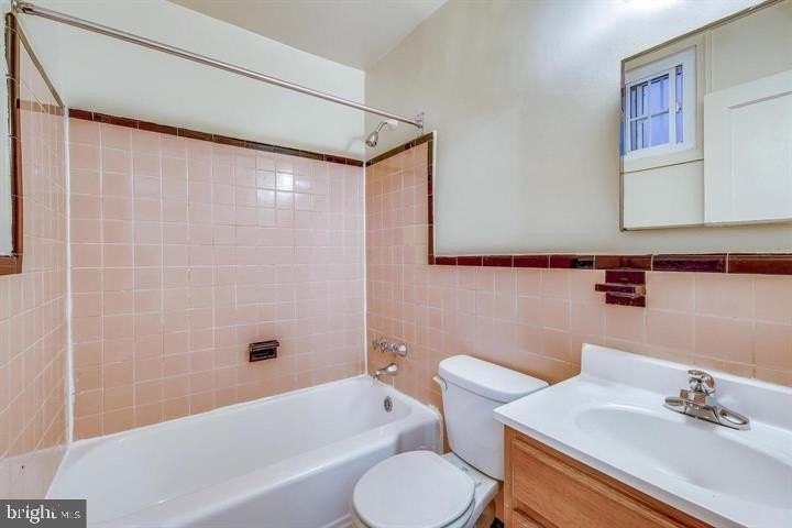 7814 Tilbury St - Photo 5 of 23