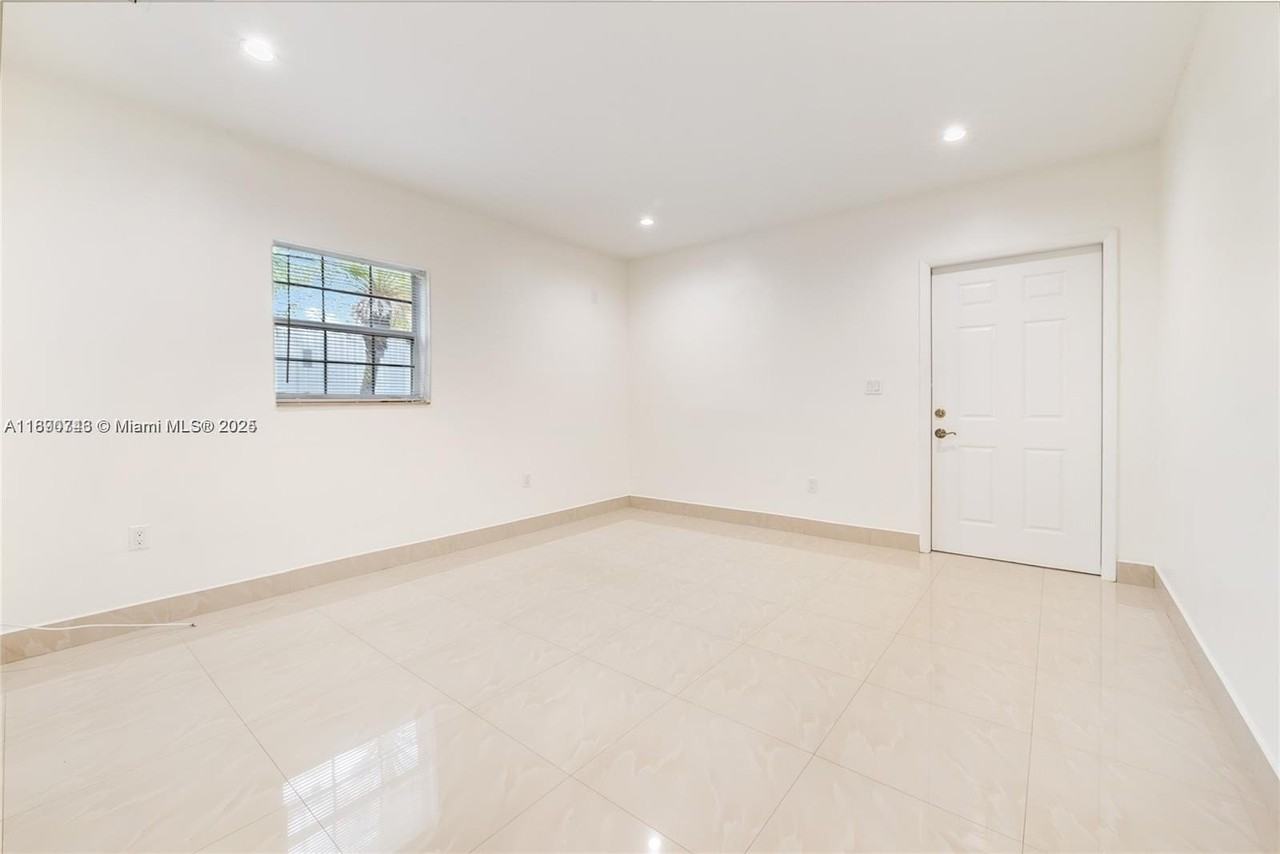 11480 Sw 42nd Ter #2 - Photo 4 of 12